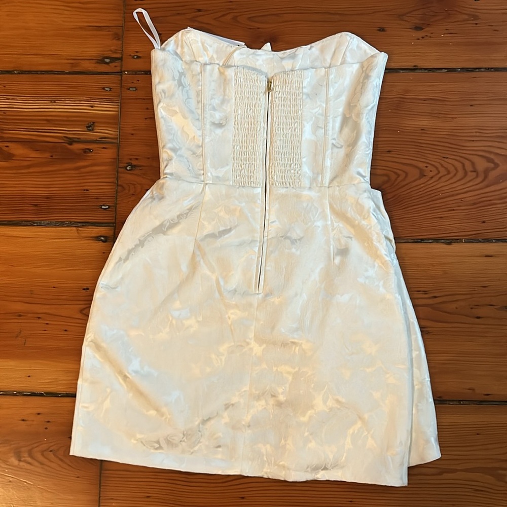 It Is V. Chapman. A Size 2. And The Color Is A Co… - image 2